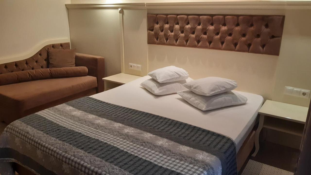 Hotel Holiday Maria Байле Херкулане Екстериор снимка