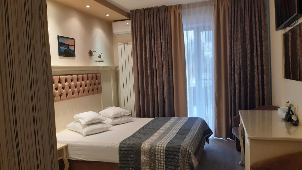 Hotel Holiday Maria Байле Херкулане Екстериор снимка