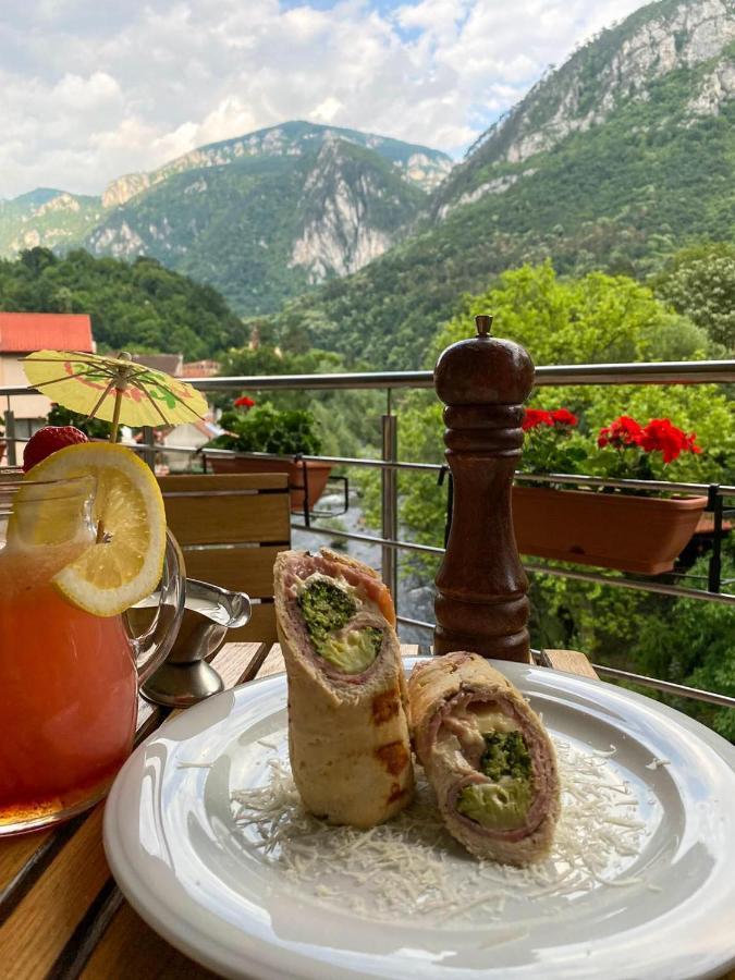Hotel Holiday Maria Байле Херкулане Екстериор снимка
