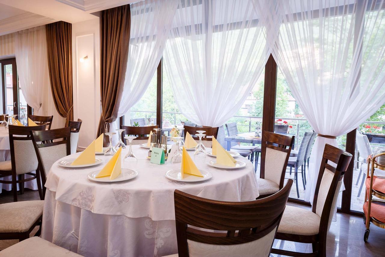 Hotel Holiday Maria Байле Херкулане Екстериор снимка