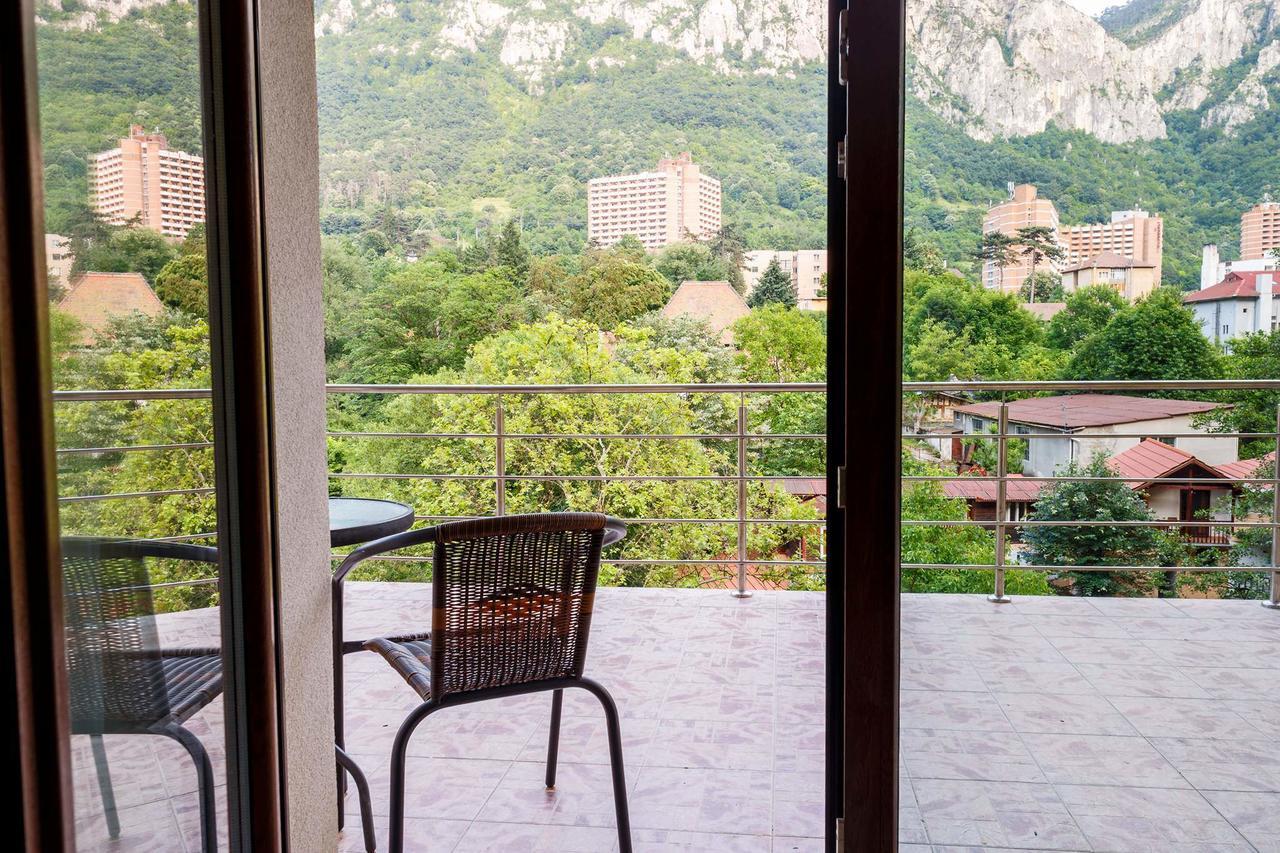 Hotel Holiday Maria Байле Херкулане Екстериор снимка