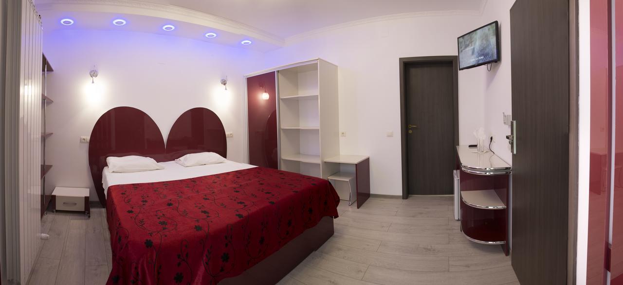 Hotel Holiday Maria Байле Херкулане Екстериор снимка