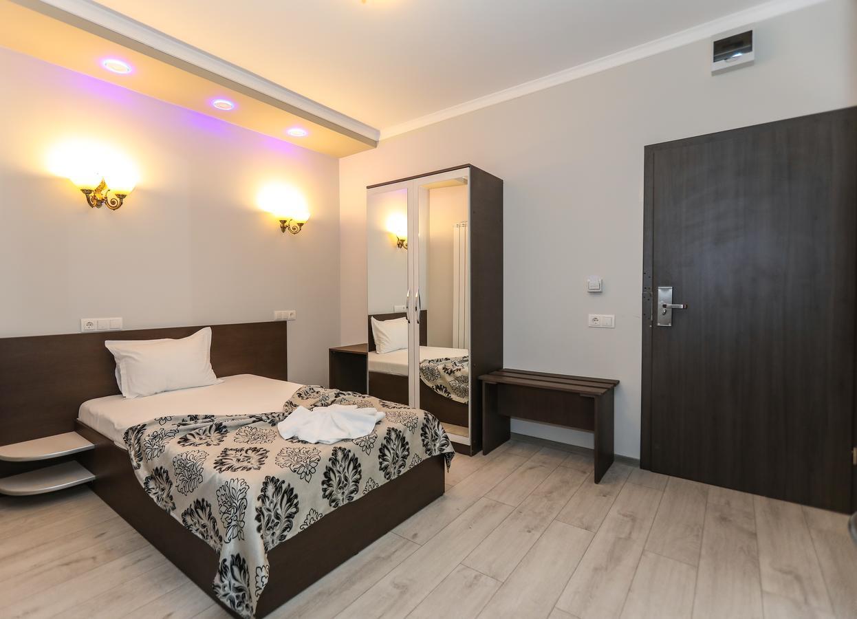 Hotel Holiday Maria Байле Херкулане Екстериор снимка