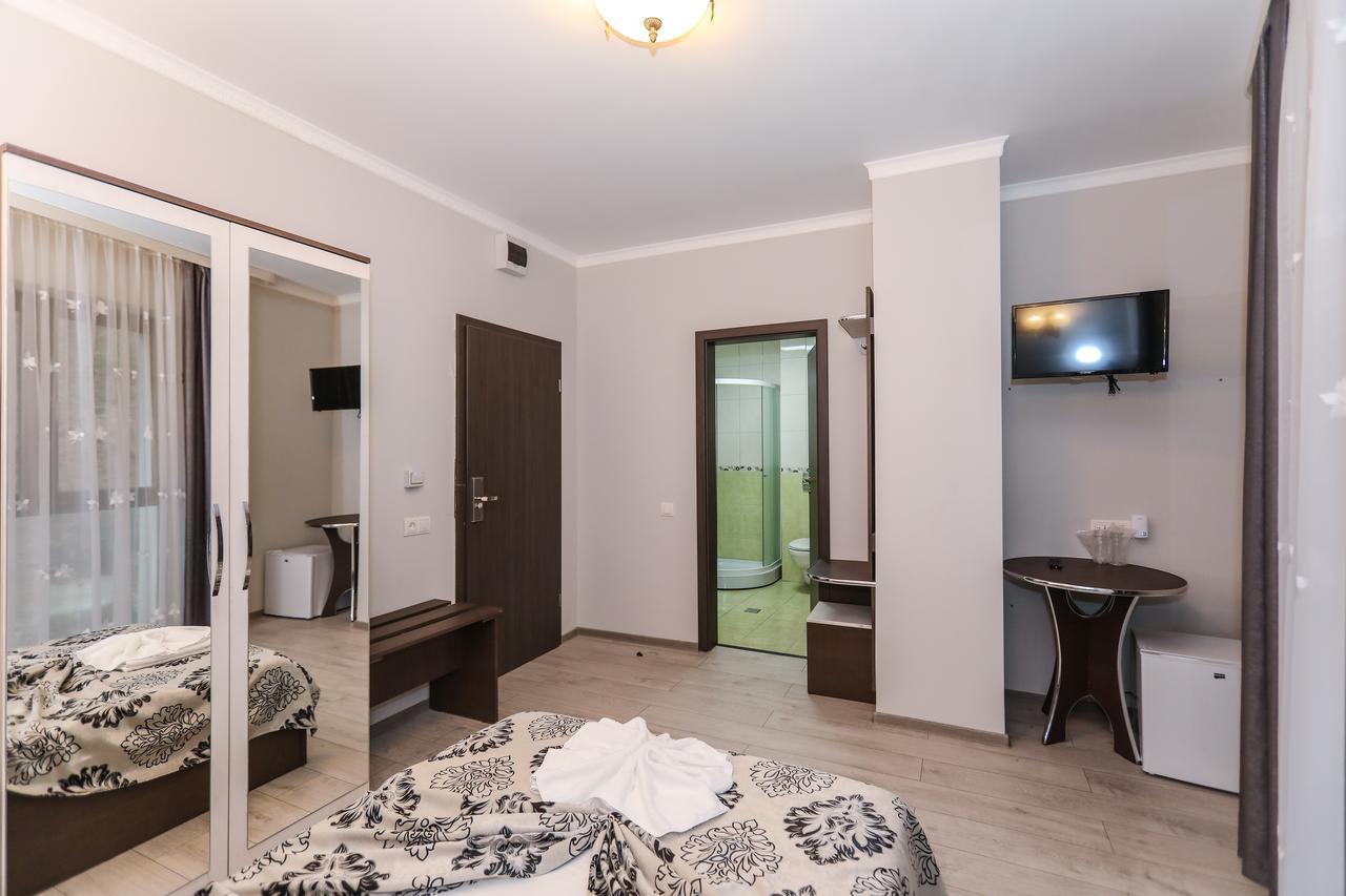 Hotel Holiday Maria Байле Херкулане Екстериор снимка