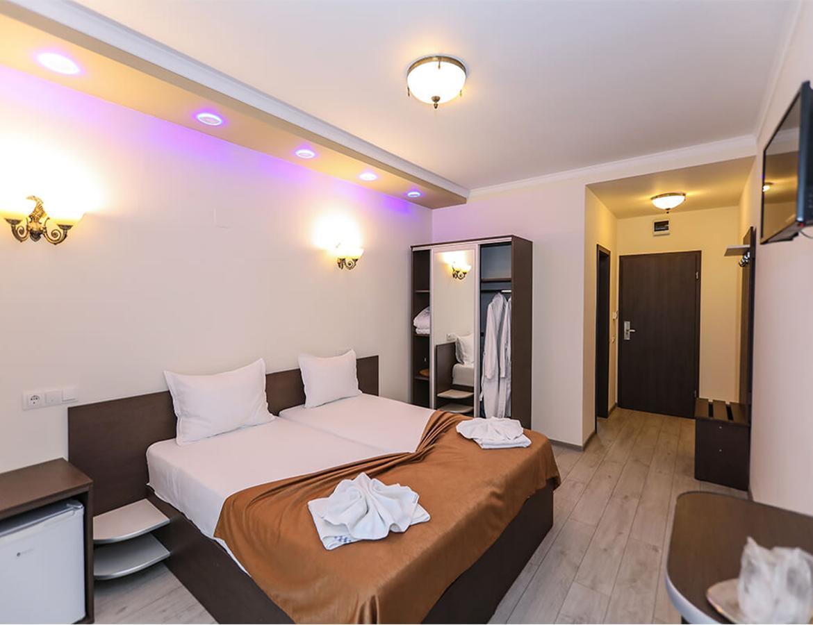 Hotel Holiday Maria Байле Херкулане Екстериор снимка