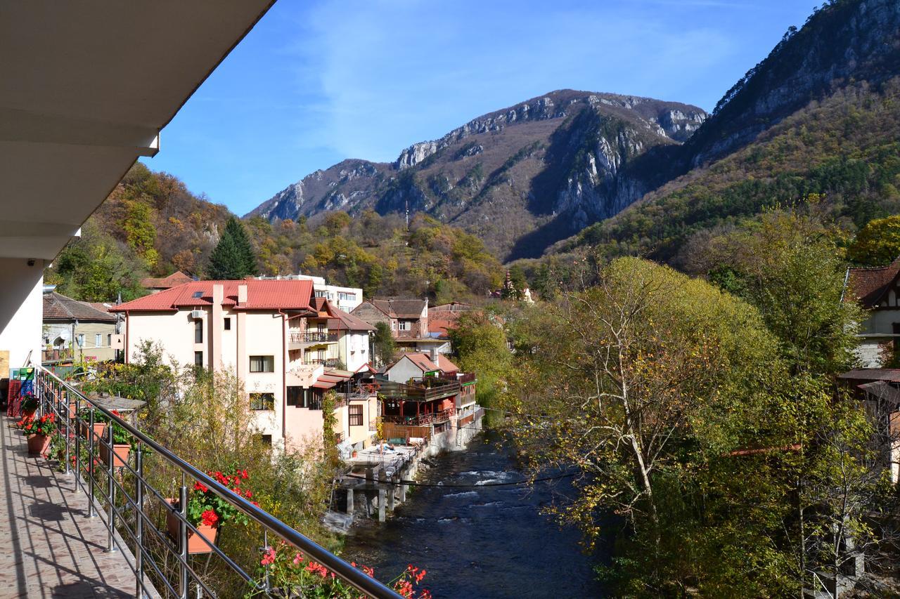 Hotel Holiday Maria Байле Херкулане Екстериор снимка