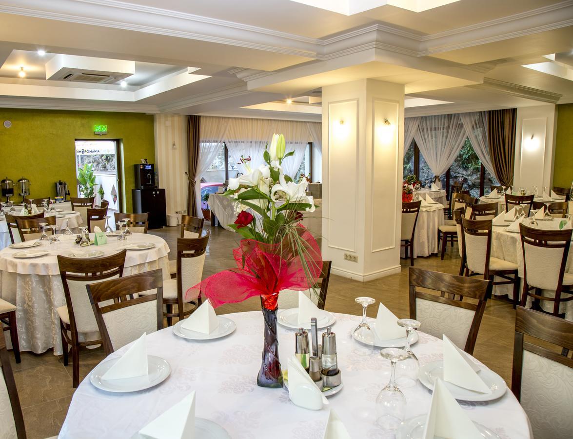 Hotel Holiday Maria Байле Херкулане Екстериор снимка