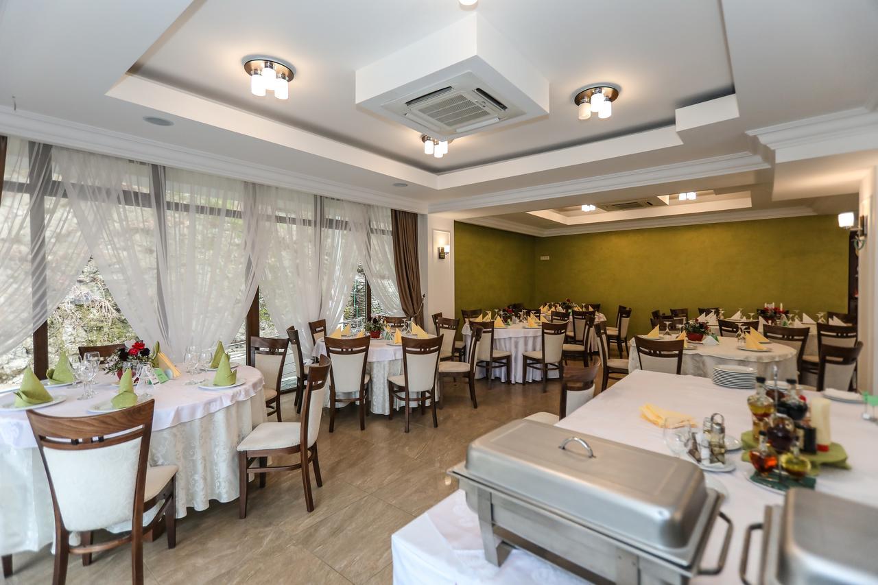 Hotel Holiday Maria Байле Херкулане Екстериор снимка