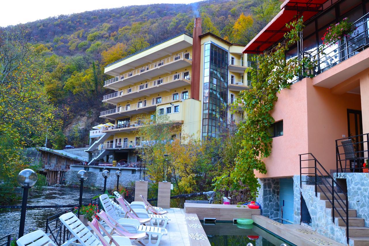 Hotel Holiday Maria Байле Херкулане Екстериор снимка