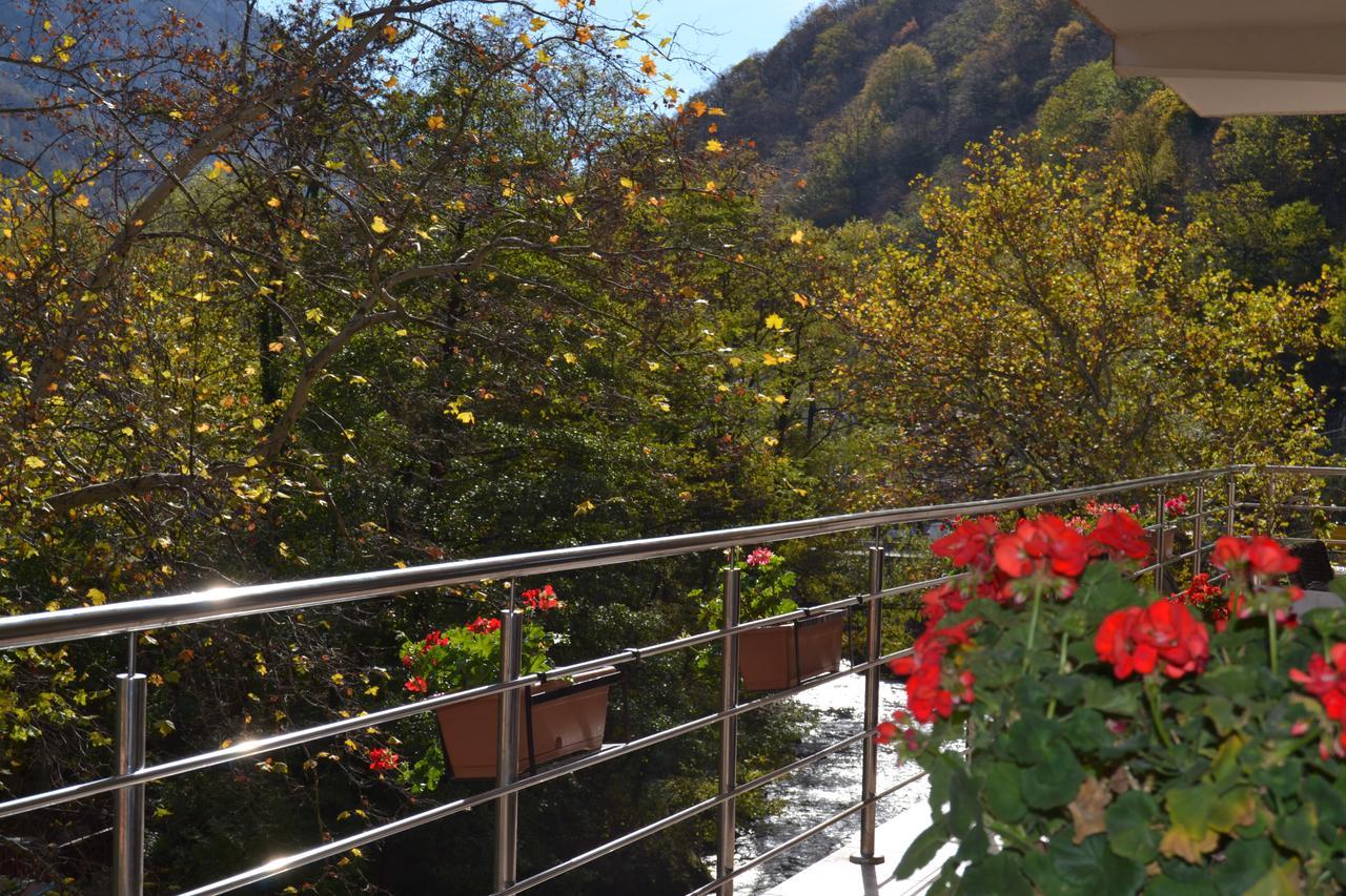 Hotel Holiday Maria Байле Херкулане Екстериор снимка