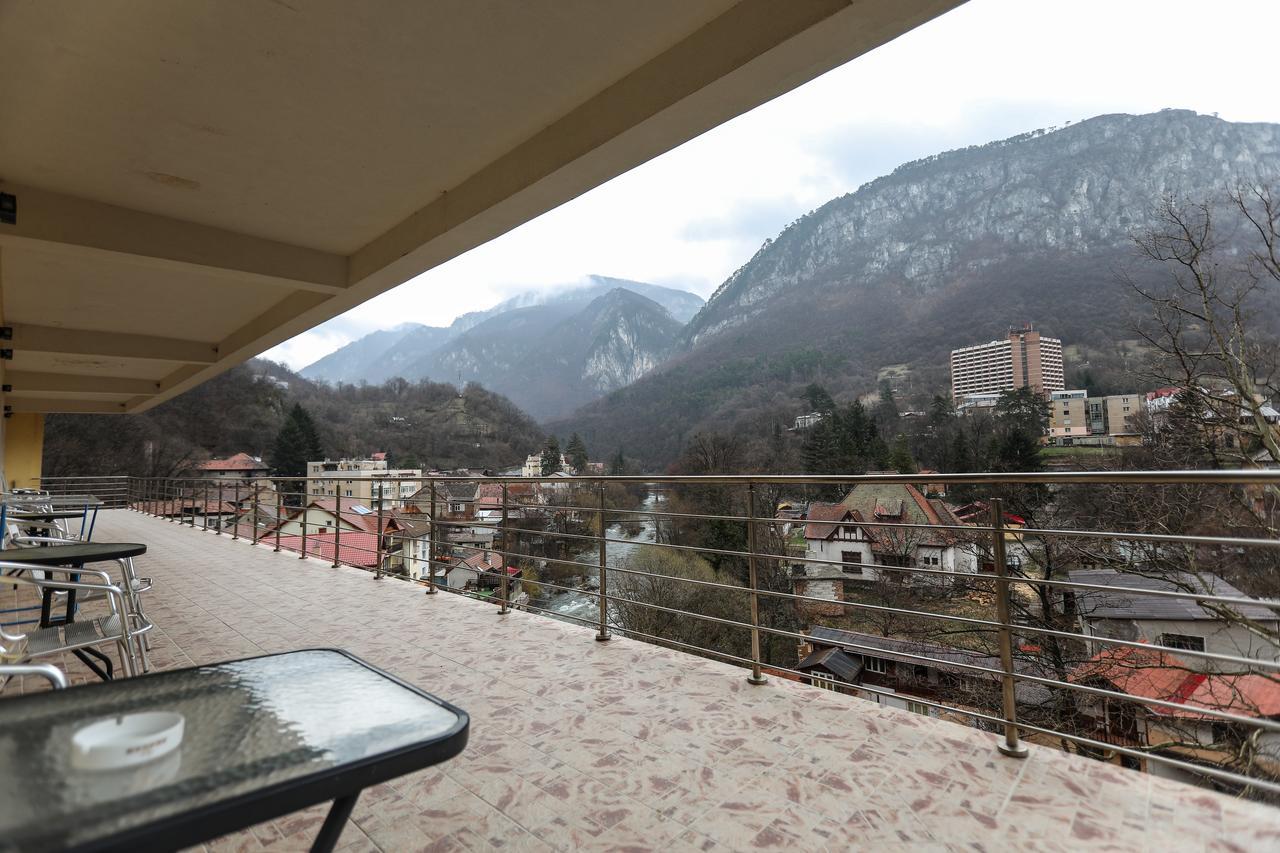 Hotel Holiday Maria Байле Херкулане Екстериор снимка