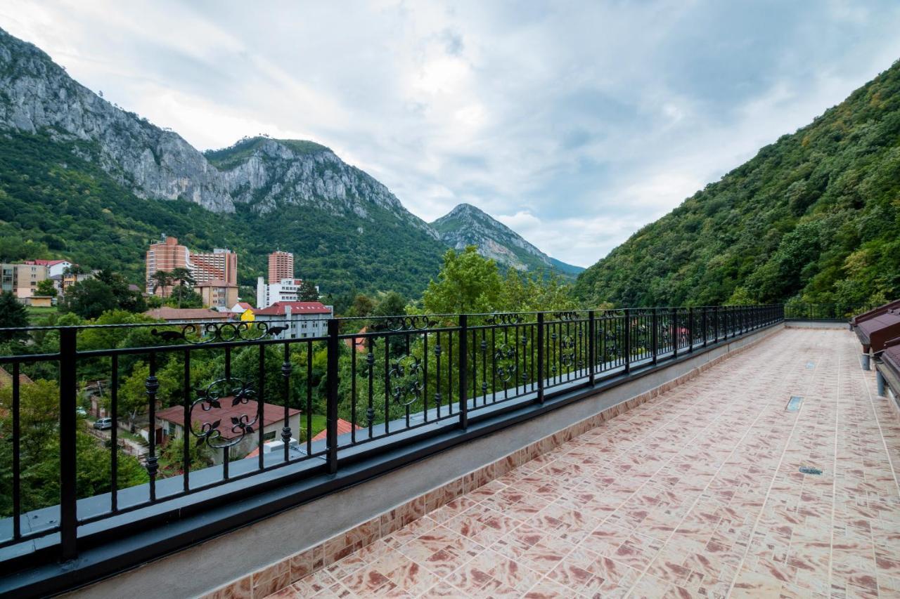 Hotel Holiday Maria Байле Херкулане Екстериор снимка