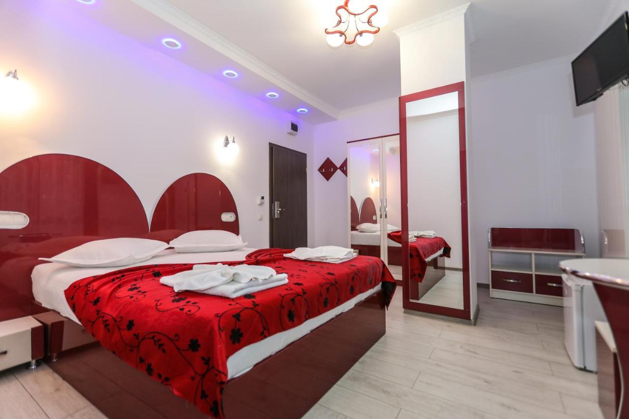 Hotel Holiday Maria Байле Херкулане Екстериор снимка