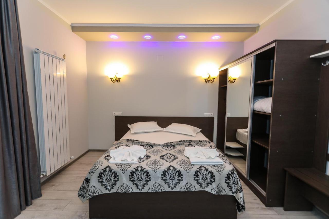 Hotel Holiday Maria Байле Херкулане Екстериор снимка
